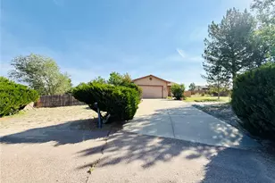 910 S Elgin Ct, Pueblo, CO 81007 - Photo 2