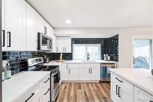 1221 Eagle St, Aurora, CO 80011 - Photo 10