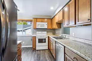 3404 S Clinton Ct, Denver, CO 80231 - Photo 8