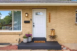 2888 S Zurich Ct, Denver, CO 80236 - Photo 2