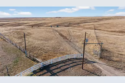 5689 S Tom Bay Court, Bennett, CO 80102 - Photo 4