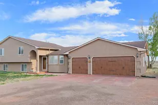 758 E Woodleaf Dr, Pueblo, CO 81007 - Photo 1