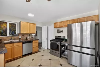 820 Newark Street, Aurora, CO 80010 - Photo 8