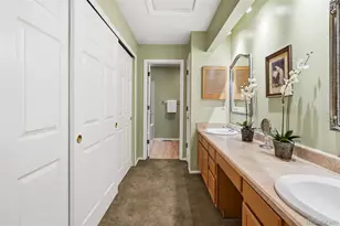 1570 S Roslyn St, Denver, CO 80231 - Photo 28