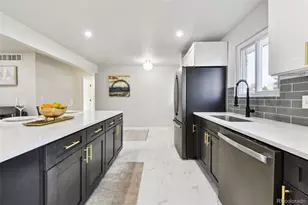 225 Tucson St, Aurora, CO 80011 - Photo 8