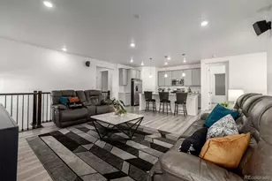 991 S De Gaulle Ct, Aurora, CO 80018 - Photo 4