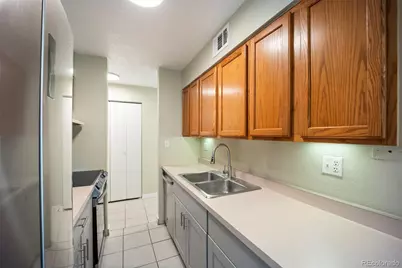 100 E Highline Circle #105, Centennial, CO 80122 - Photo 4