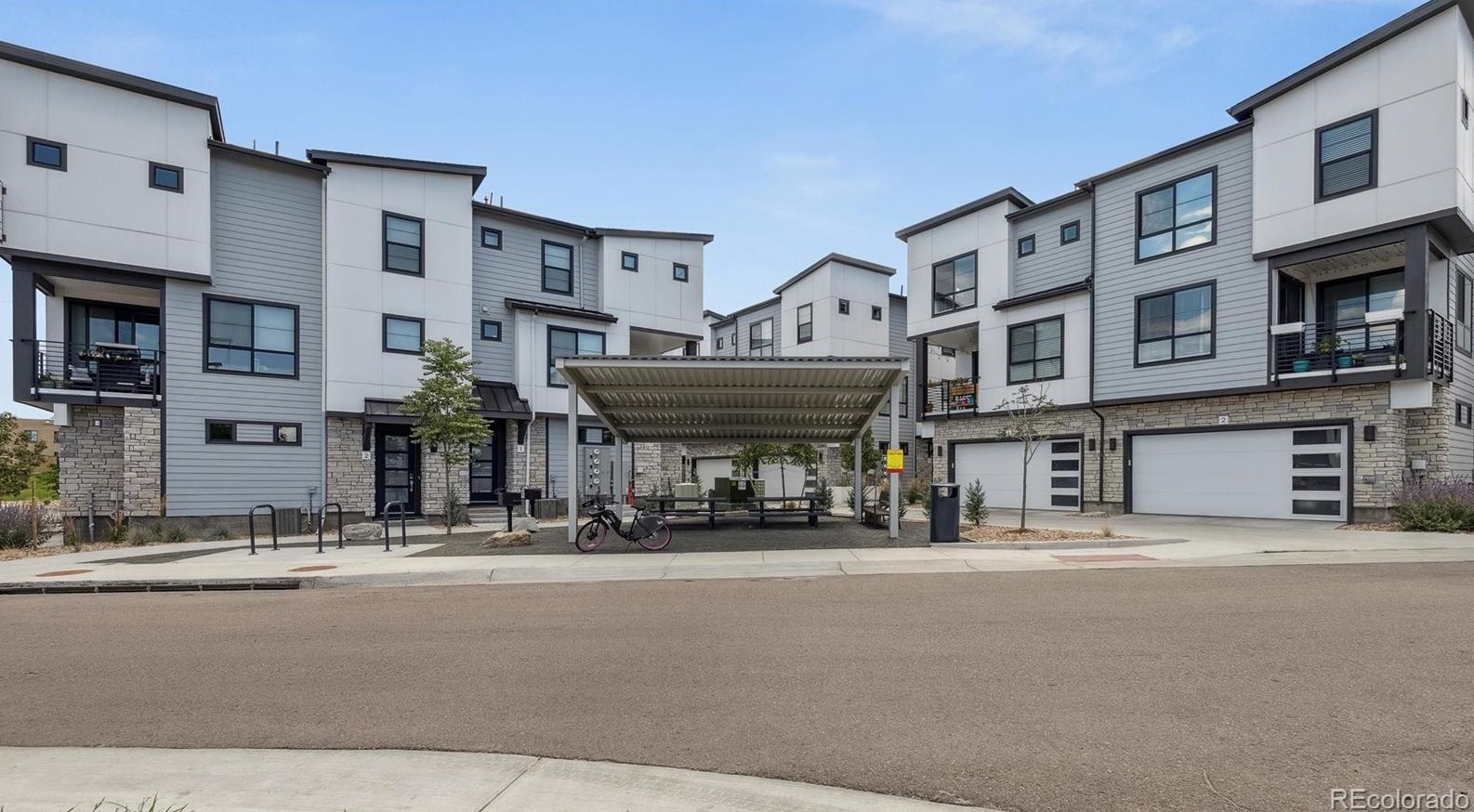 2002 Holly St, Denver CO  80222-4818 exterior