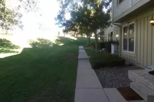 1629 S Ivory Cir, Aurora, CO 80017 - Photo 2