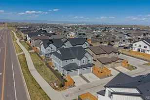 608 N Bersshine Ct, Watkins, CO 80137 - Photo 34