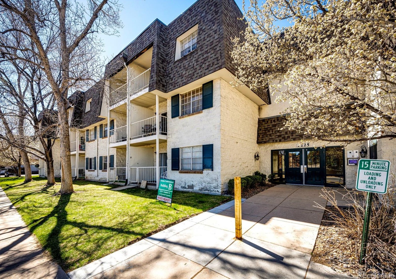 2225 Jasmine St, Denver CO  80207-3917 exterior