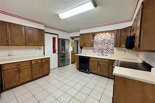10 N Stewart St, Keenesburg, CO 80643 - Photo 2