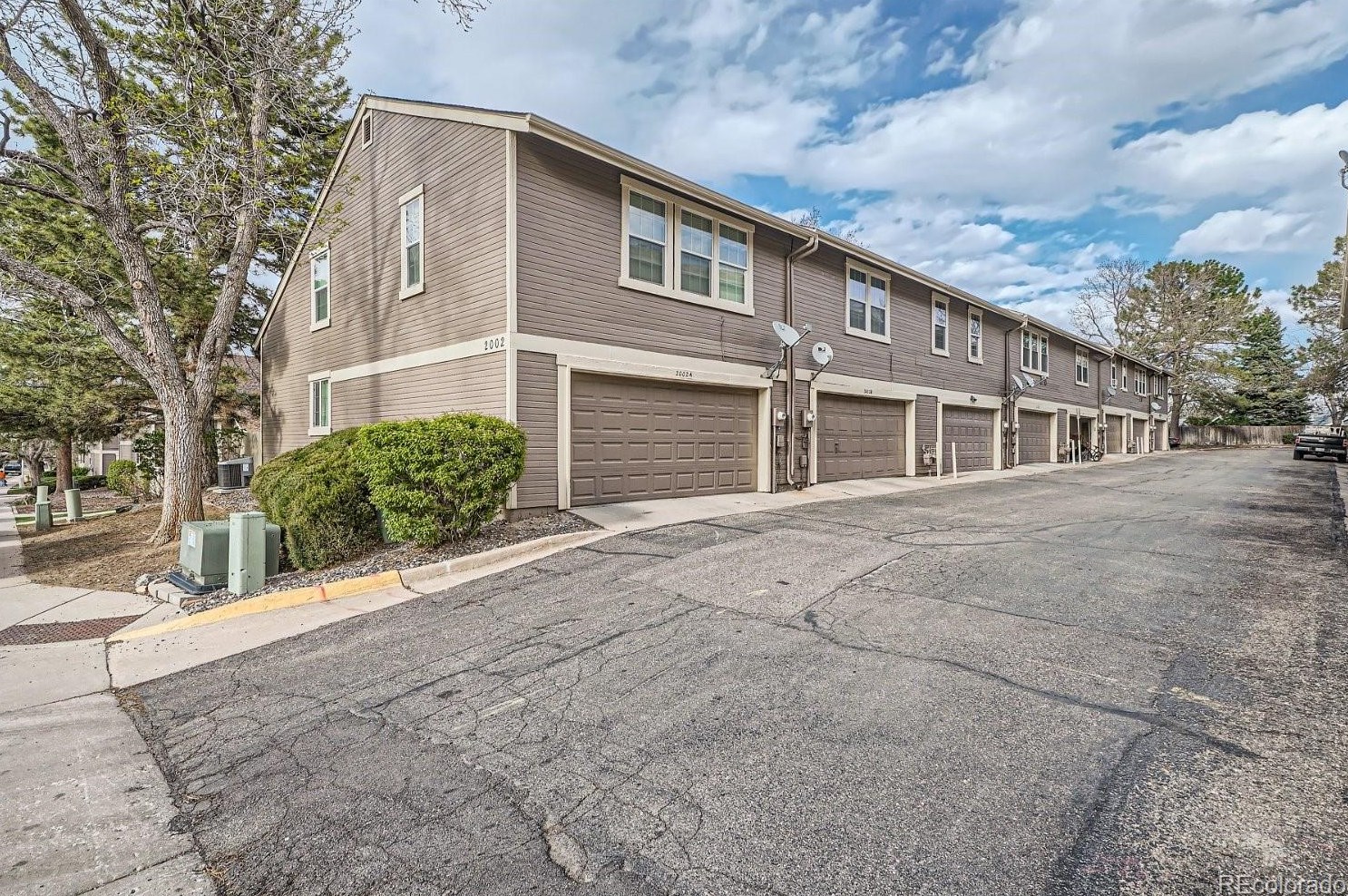 2002 Helena St, Denver CO  80013-4011 exterior