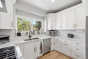 434 E Lake Pl, Littleton, CO 80121 - Photo 4