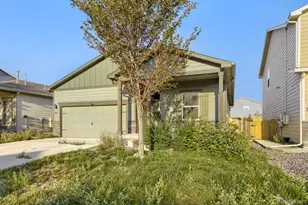 311 Maple St, Bennett, CO 80102 - Photo 2