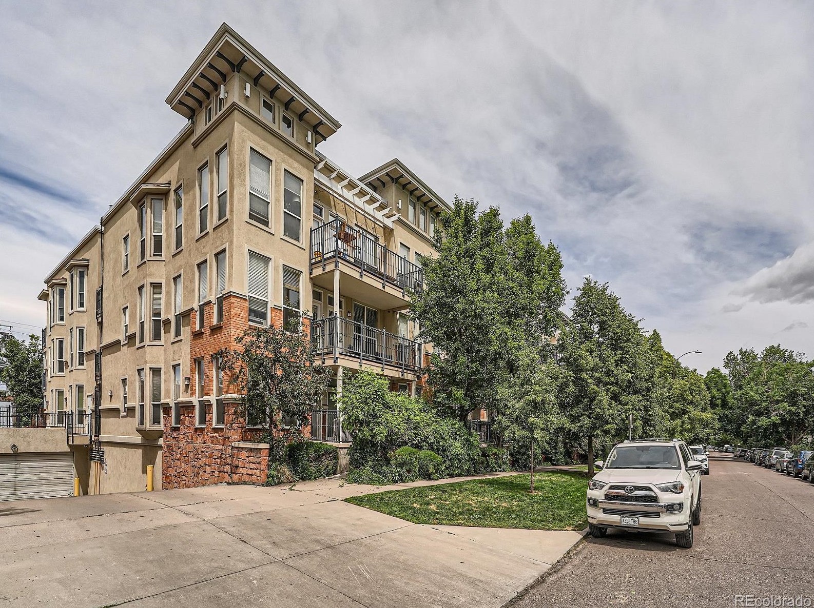 1521 Vine St, Denver, CO 80206-1344