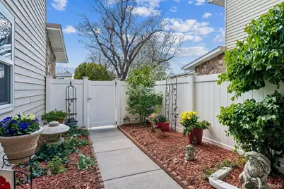 2446 S Vaughn Way #E, Aurora, CO 80014 - Photo 2