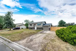 841 S Elbert St, Elizabeth, CO 80107 - Photo 2