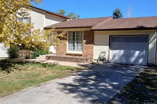 1262 S Olathe Way, Aurora, CO 80017 - Photo 1