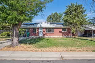 901 Jamaica St, Aurora, CO 80010 - Photo 1