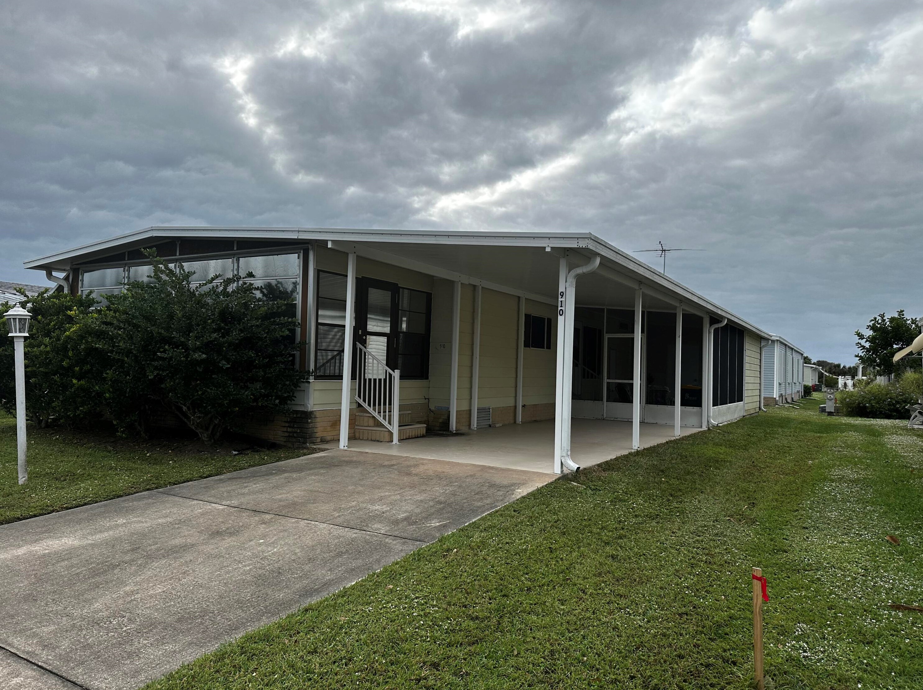 910 Periwinkle Cir, Sebastian, FL 32976