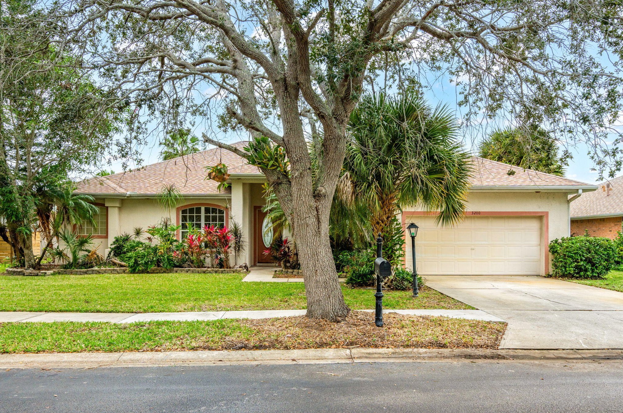 3200 Forest Creek Dr, Melbourne, FL 32901-7723