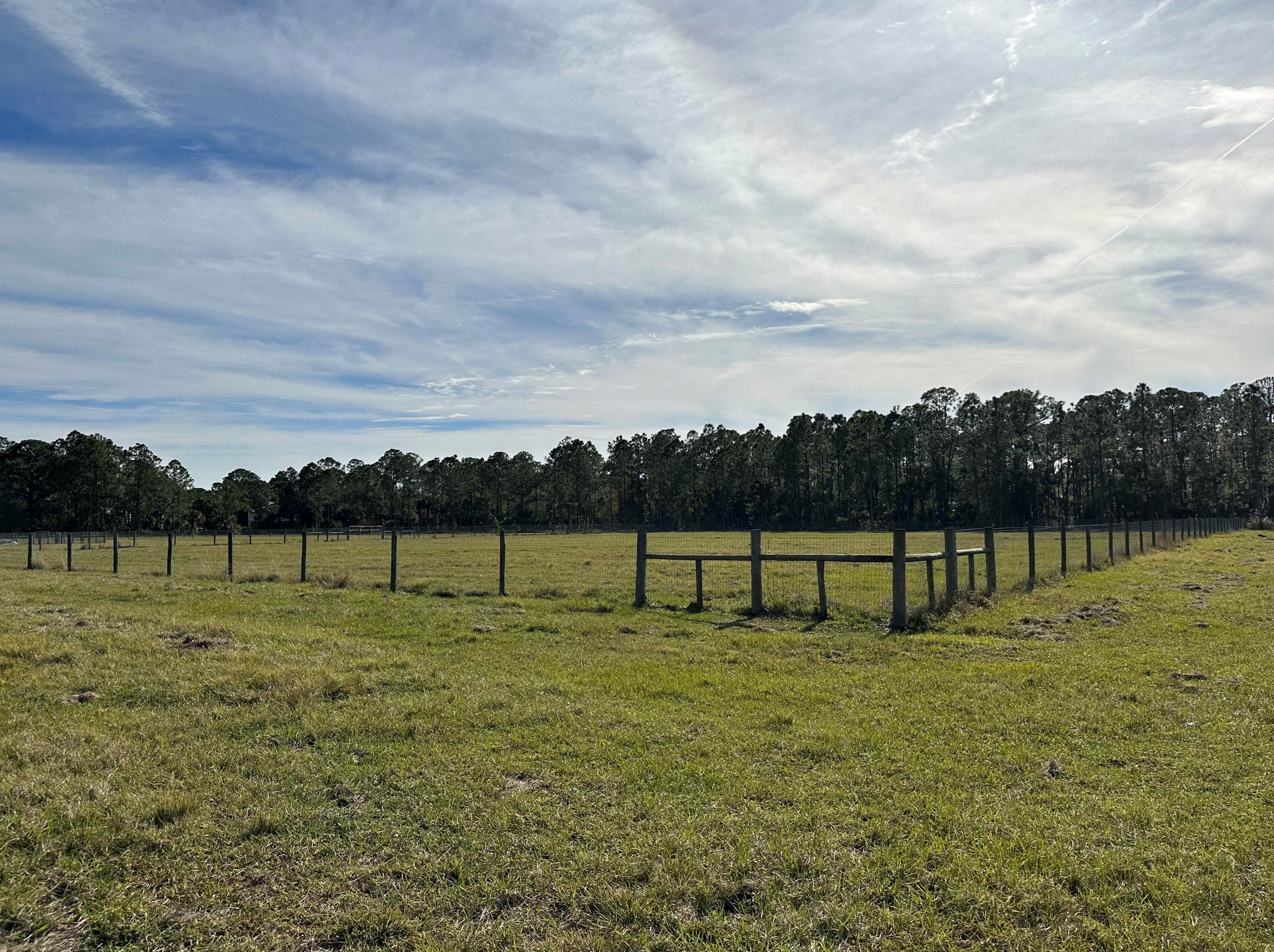 14155 103 St, Fellsmere FL  32948 exterior