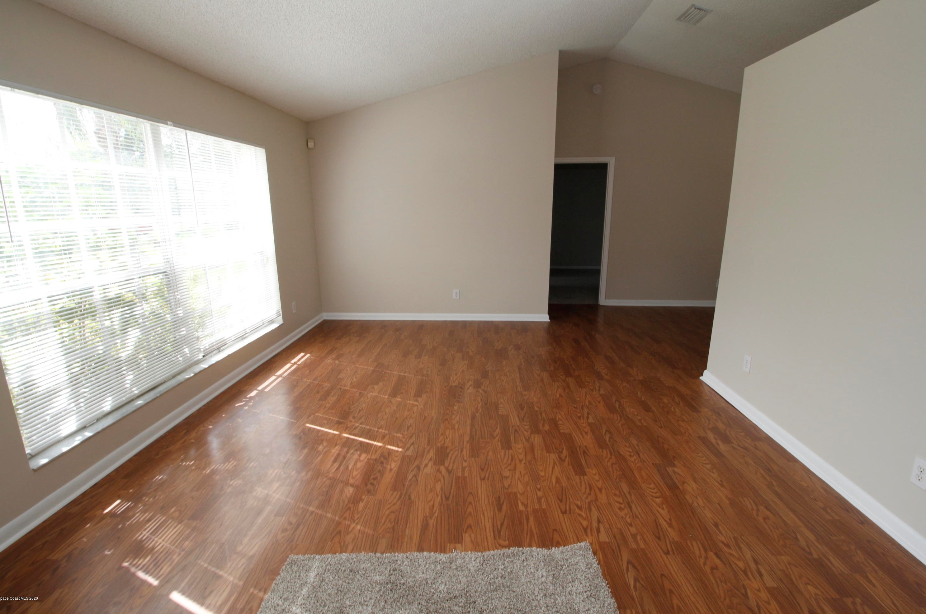 737 Kempten St Nw, Melbourne, FL 32907