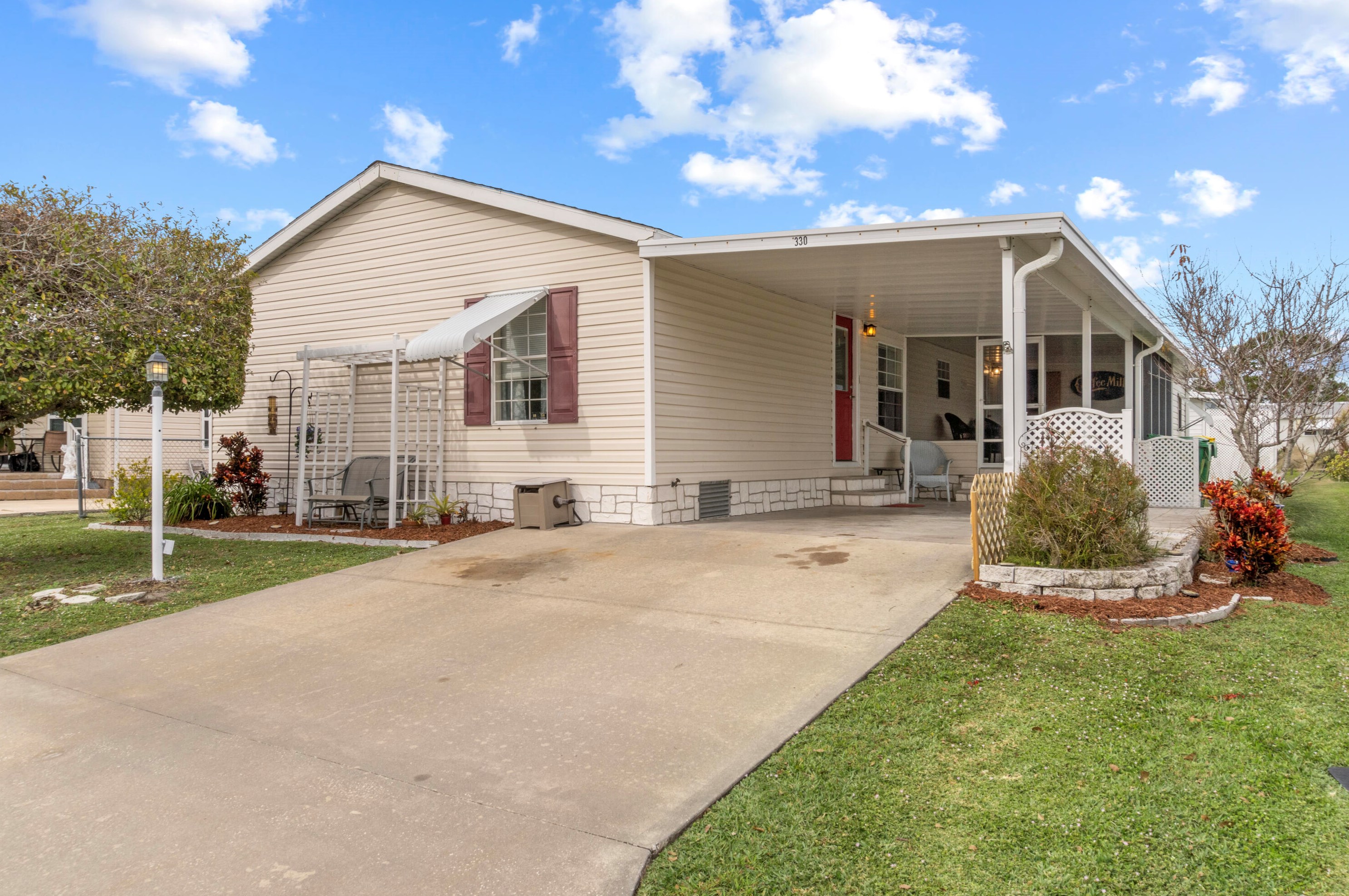 330 Macadamia Dr, Sebastian, FL 32976