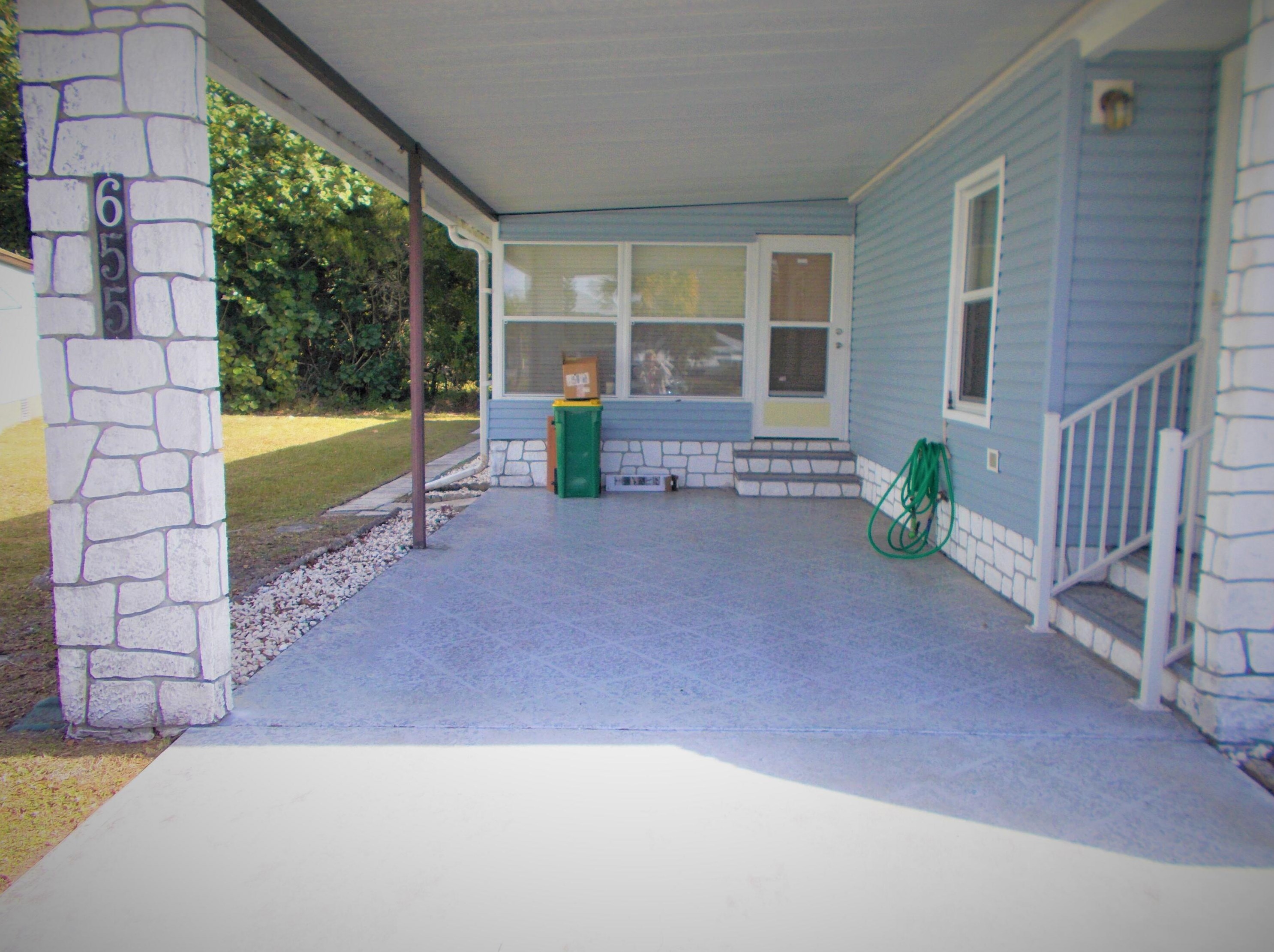 655 Marlin Cir, Sebastian, FL 32976-2405