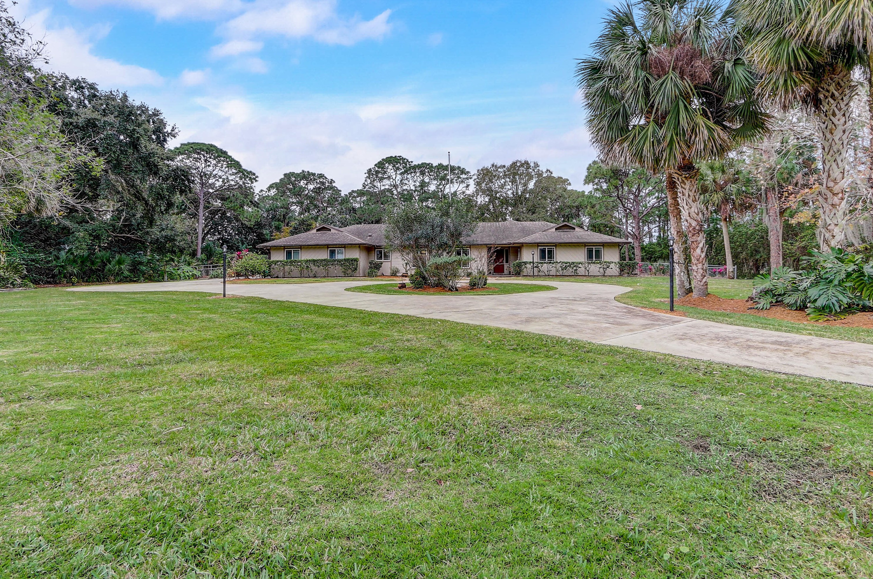 5065 Laguna Vista Dr, Melbourne, FL 32934-7883