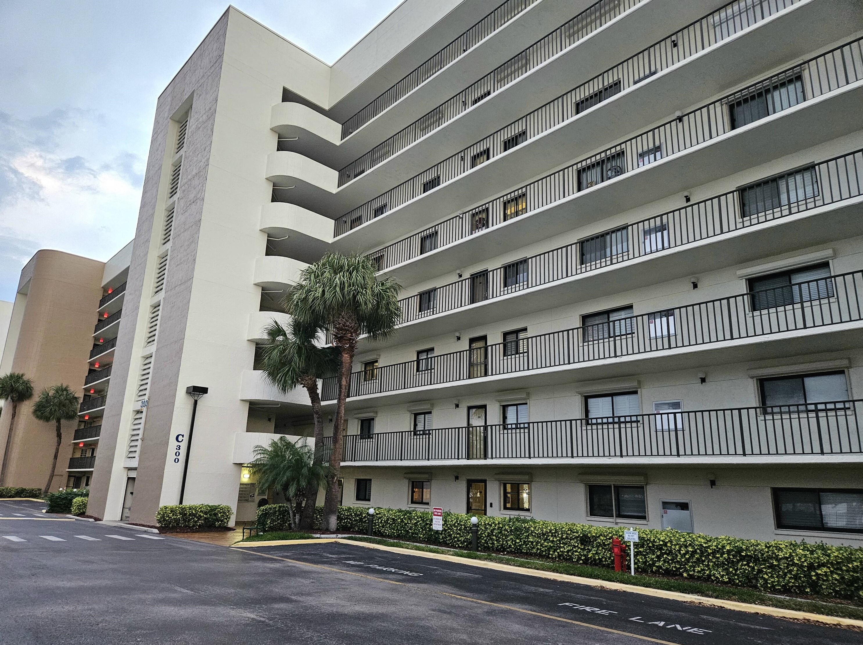 300 Sykes Creek Pkwy, Merritt Island FL  32952-3306 exterior