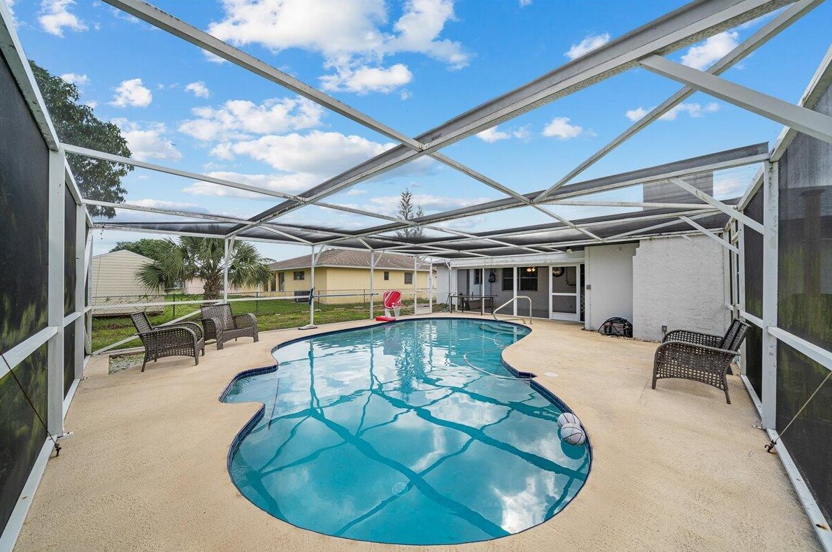 2069 Beekman St, Melbourne, FL 32905-5243
