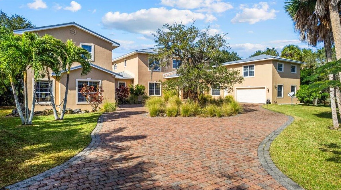 7647 S Tropical Trail, Merritt Island, FL 32952