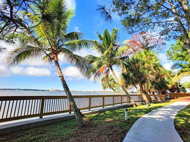 225 S Tropical Trl #422, Merritt Island, FL 32952
