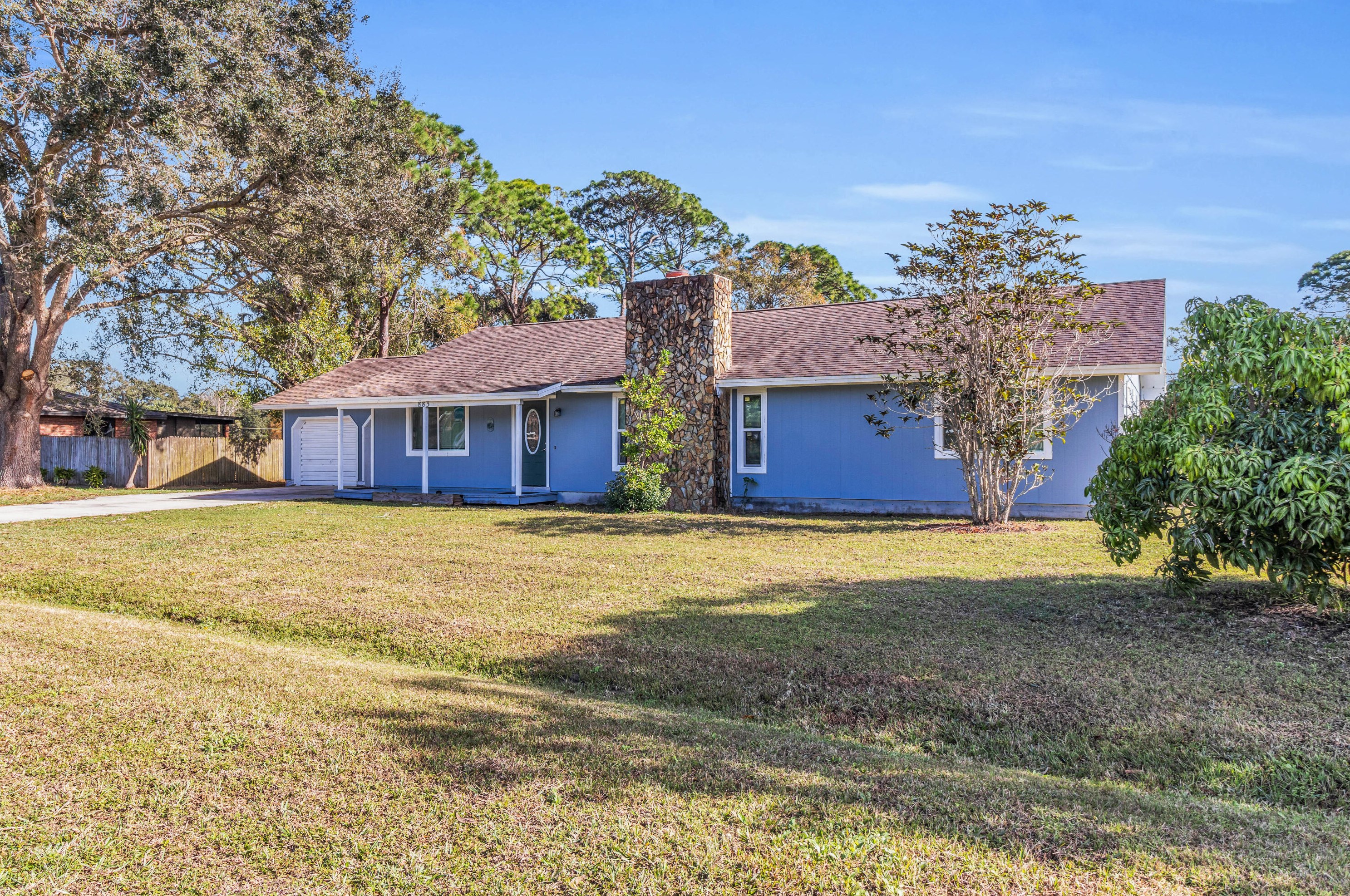 883 Emerson Dr Ne, Melbourne, FL 32907