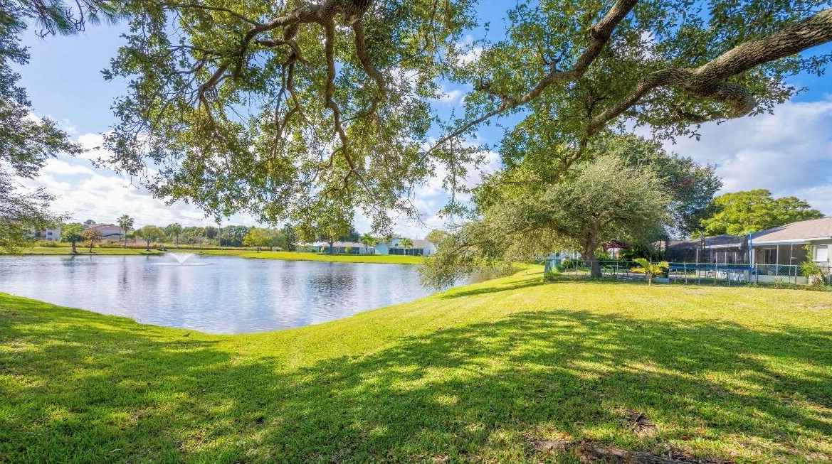 265 Oak Lake Rd, Melbourne, FL 32901