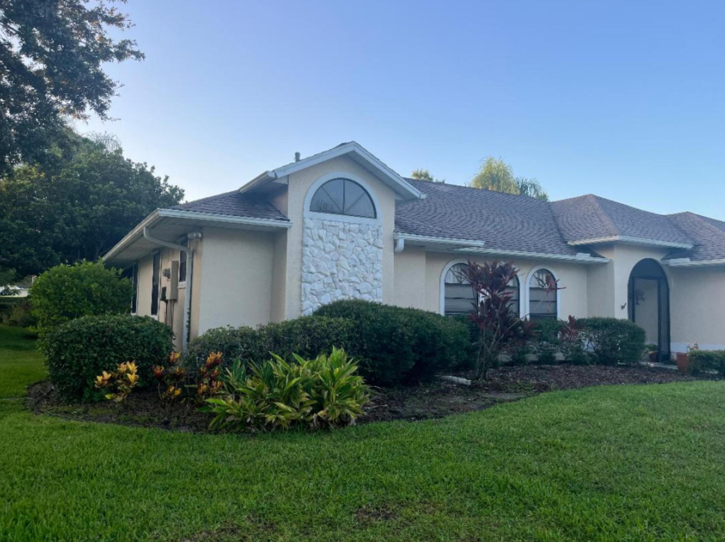957 Somerset Ln, Melbourne, FL 32940-1631