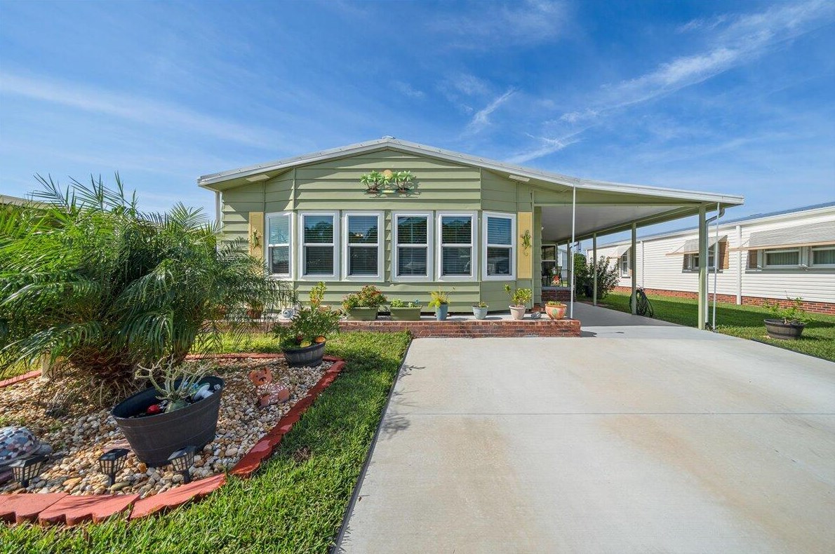 1898 Seagrape St Ne, Melbourne, FL 32905