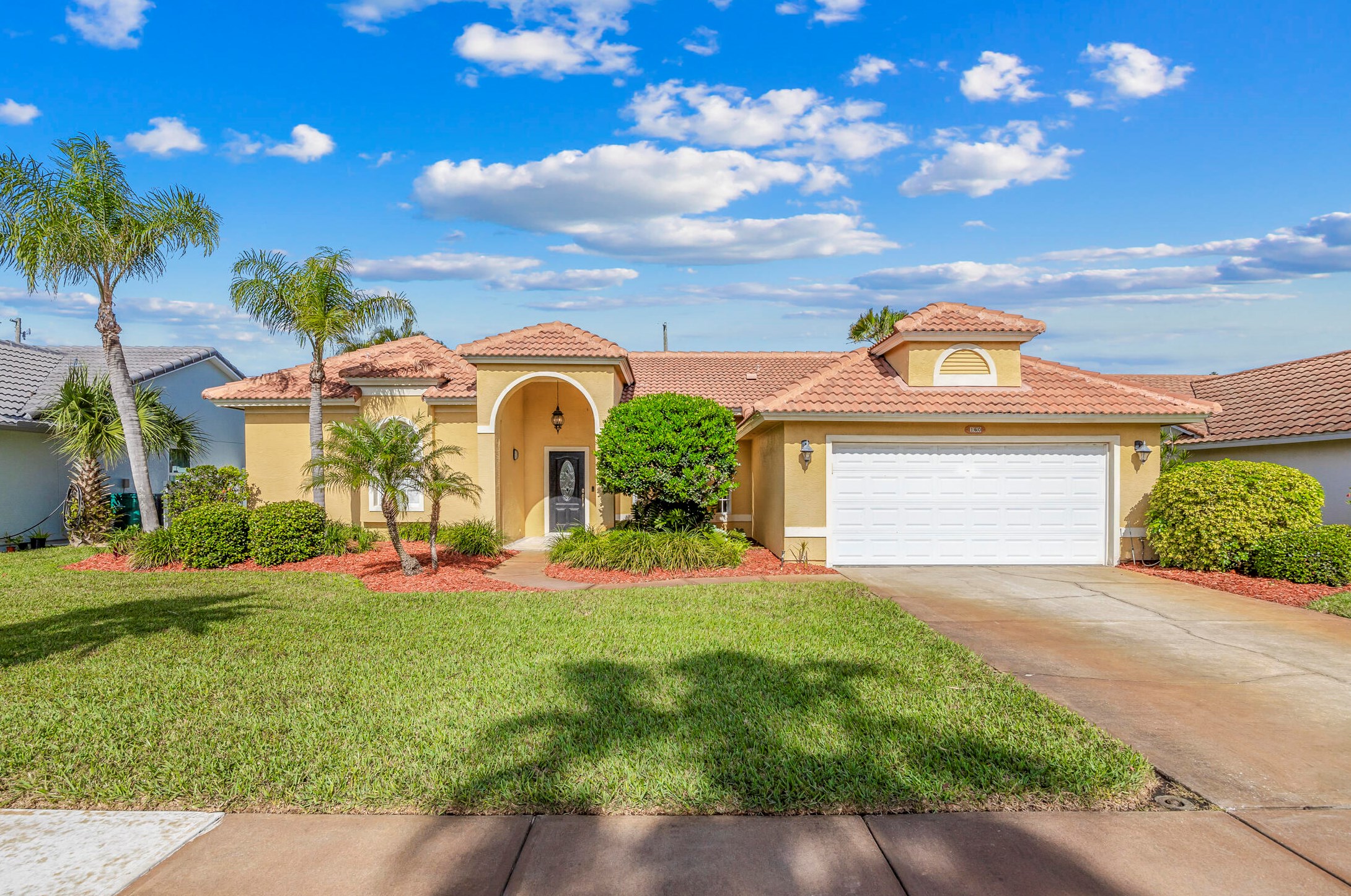 160 Waters Edge Ln, Melbourne, FL 32903-2569