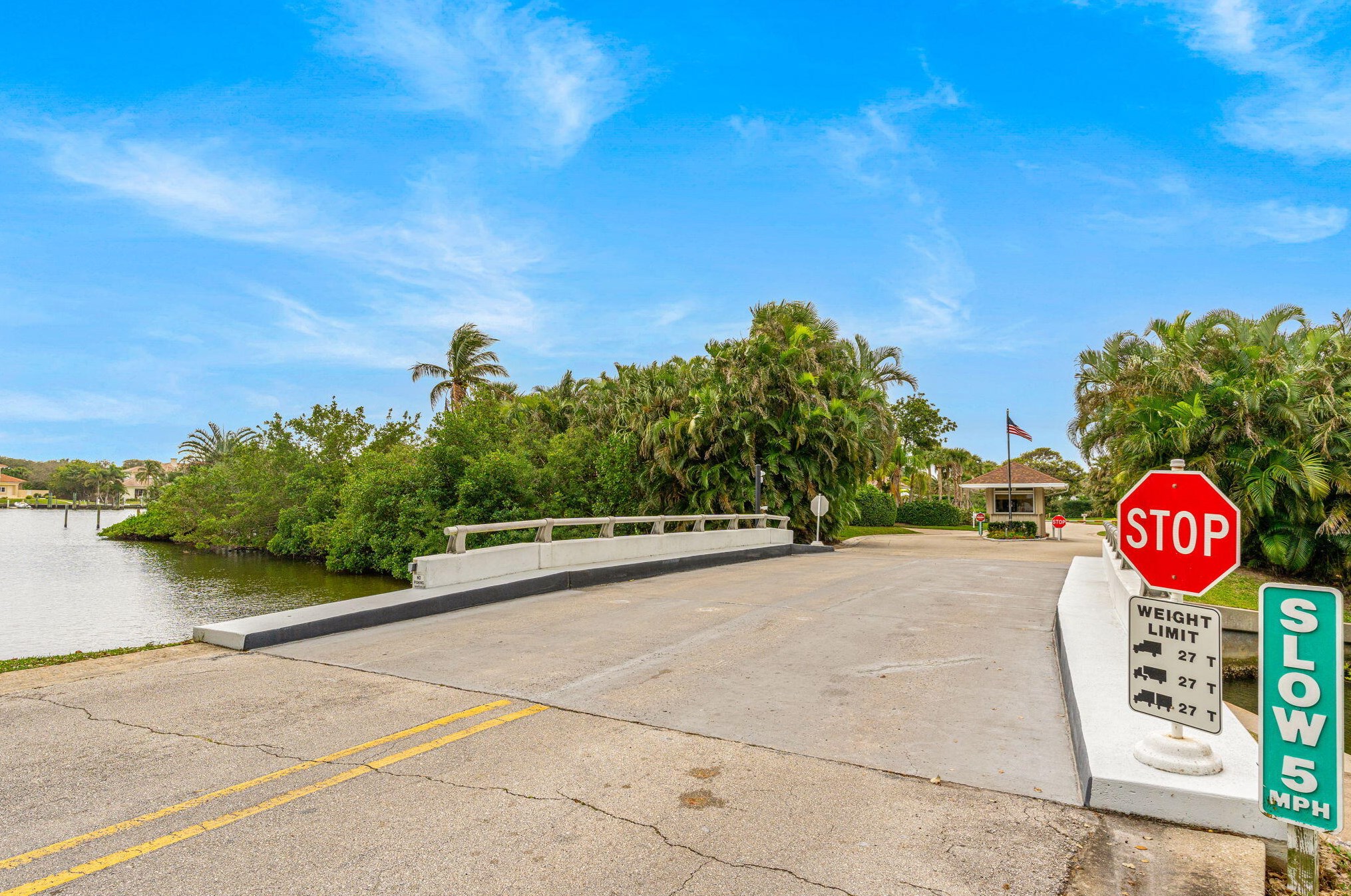 81 Cache Cay Dr, Vero Beach FL 32963-1211 exterior