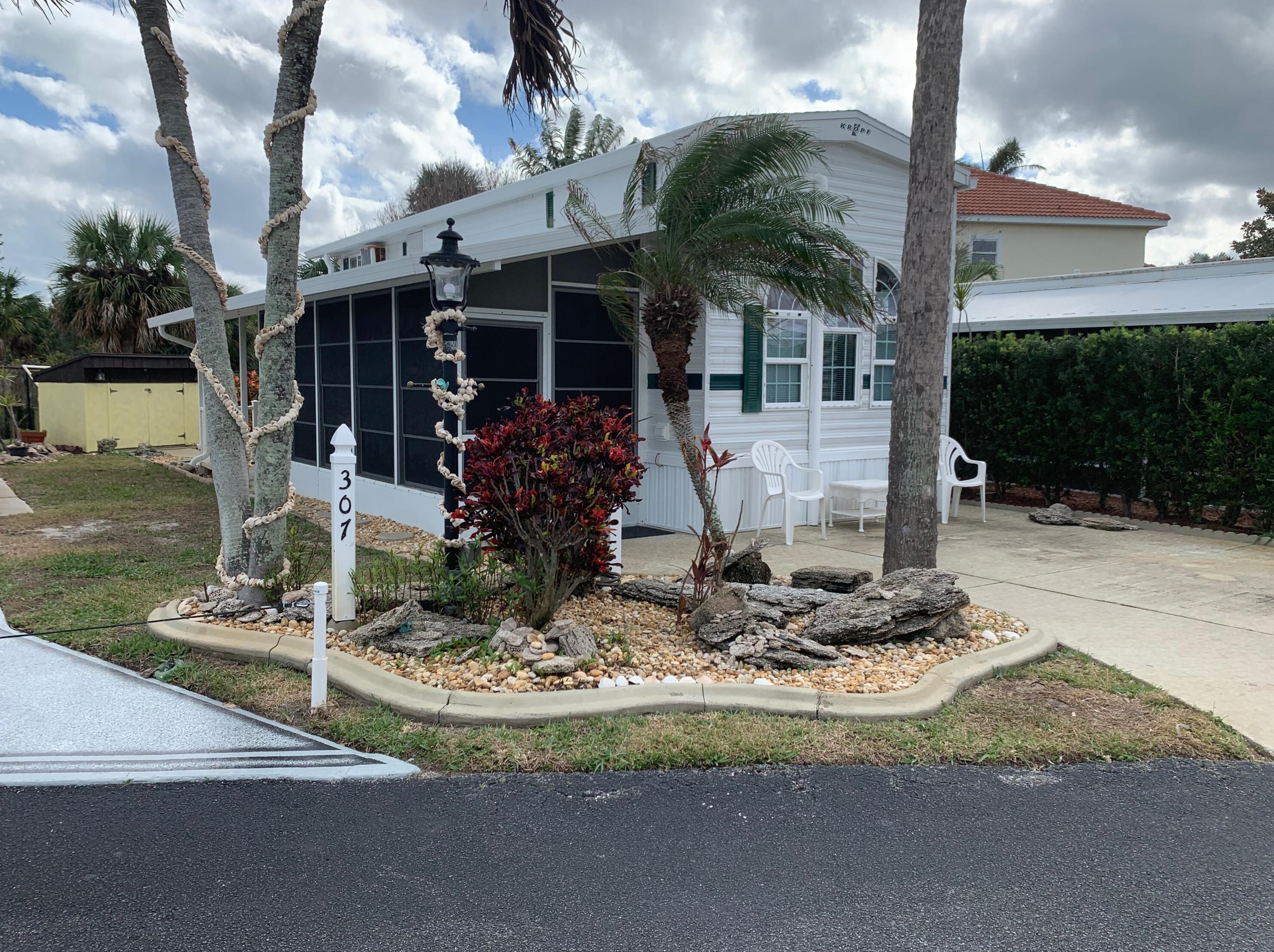 307 Pier Ln, Melbourne, FL 32951-4264