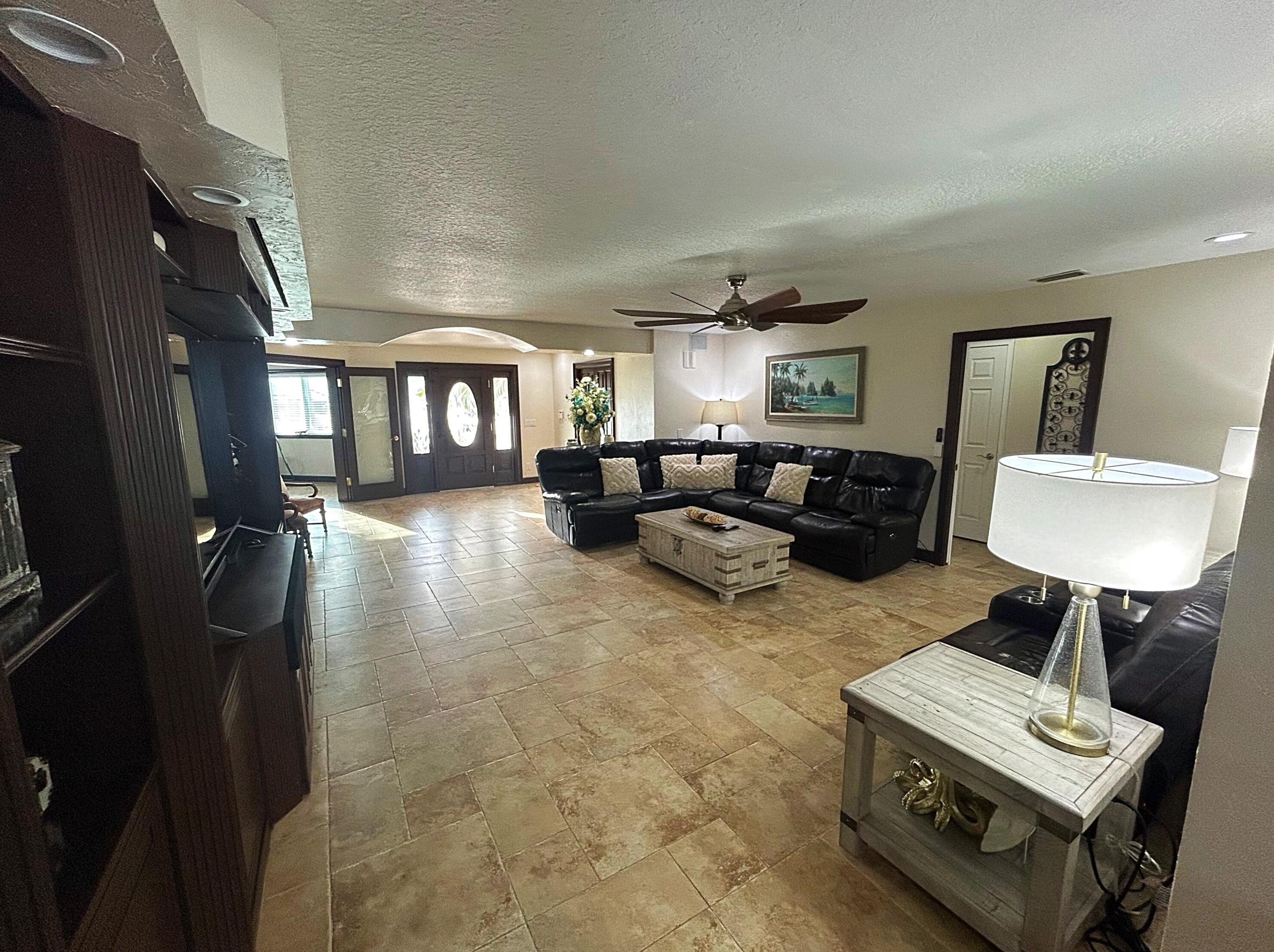 3 Cedar St, Daytona Beach FL  32127-6416 exterior