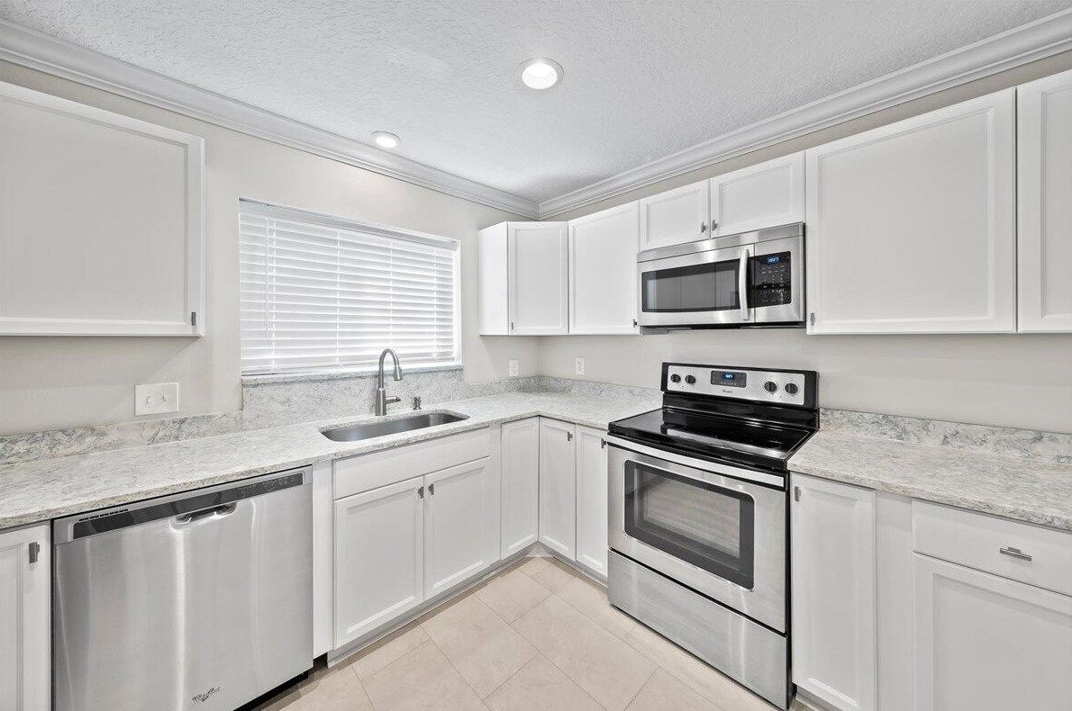 203 6th Ave #9, Melbourne, FL 32951