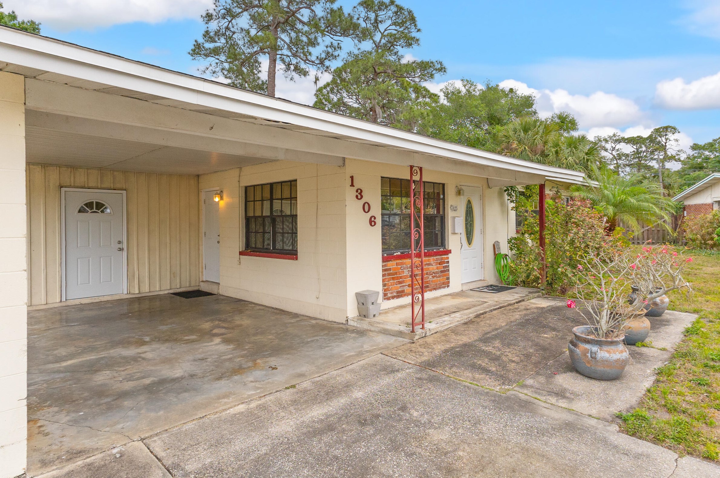 1306 Moss Ln, Cocoa, FL 32922-6142