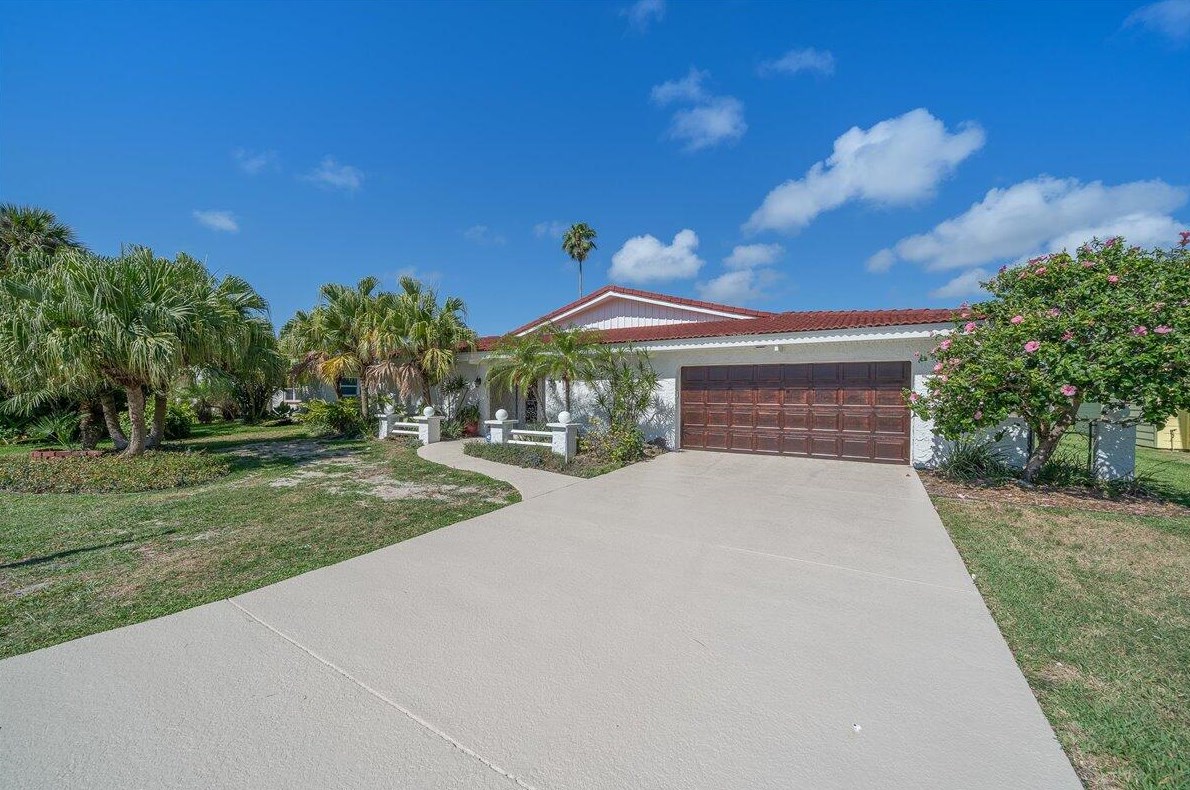 21 Yawl Dr, Cocoa Beach, FL 32931-2624