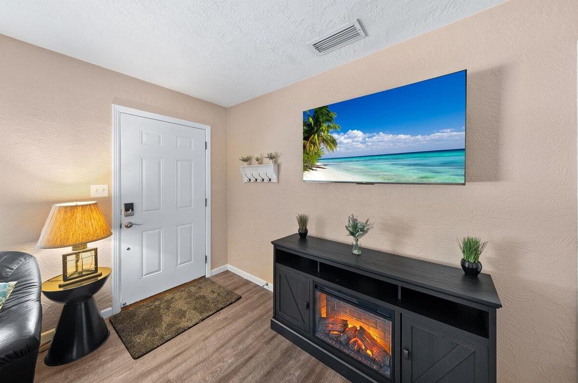 475 Coral Dr, Melbourne, FL 32935-6918