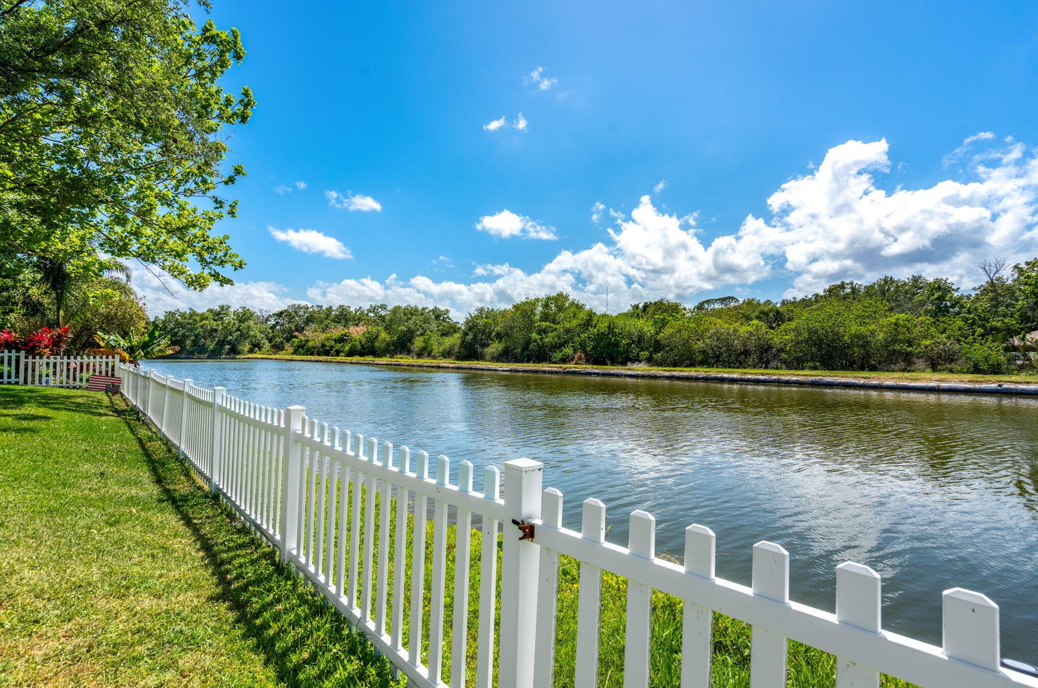 2625 Tuscarora Ct, Melbourne FL 32904-8092 exterior