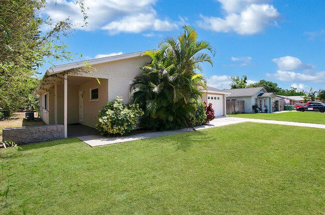 2879 Lancaster Rd, Melbourne, FL 32935-2426