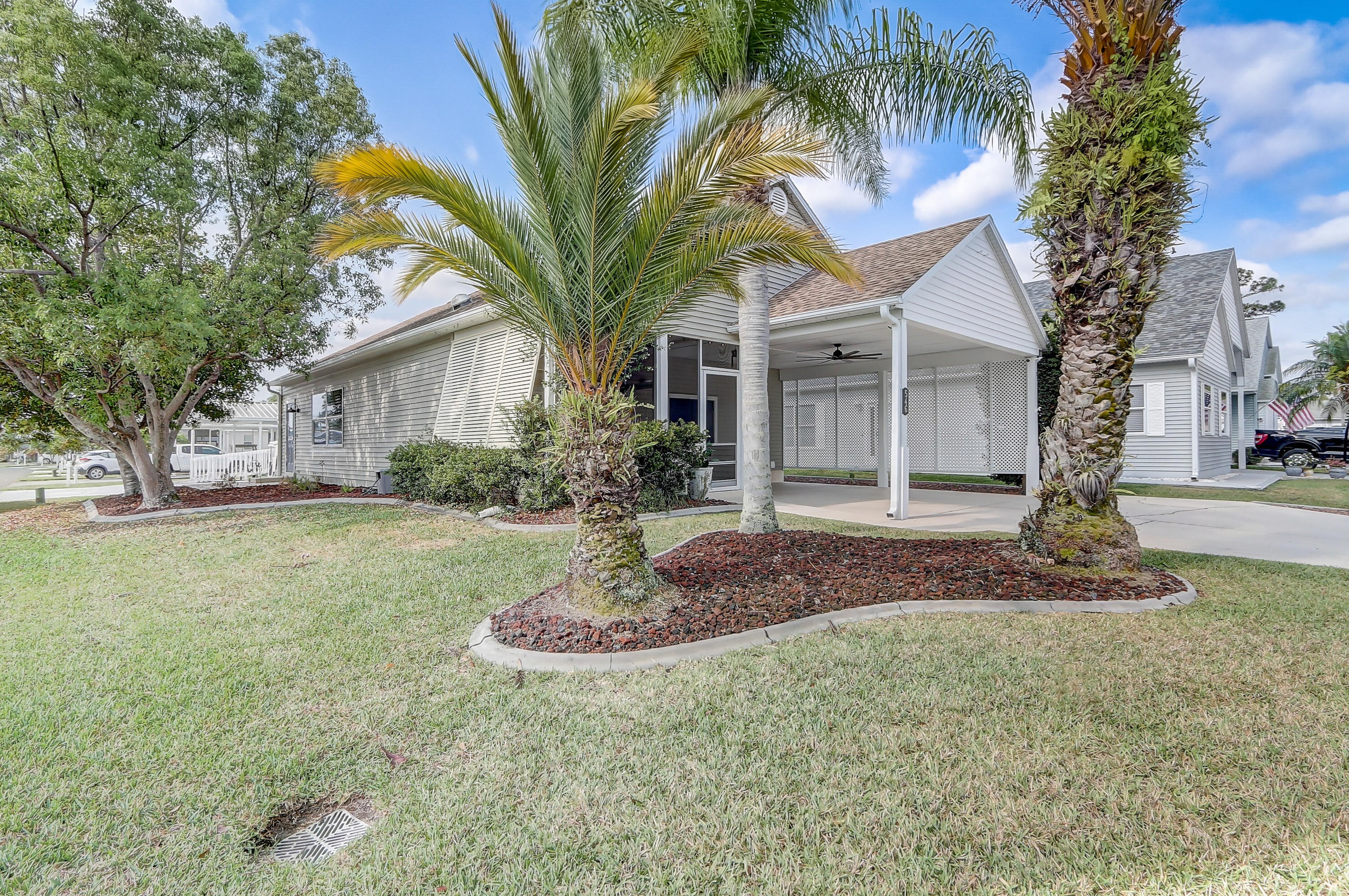 546 Twin Lakes Dr, Titusville, FL 32780-2565